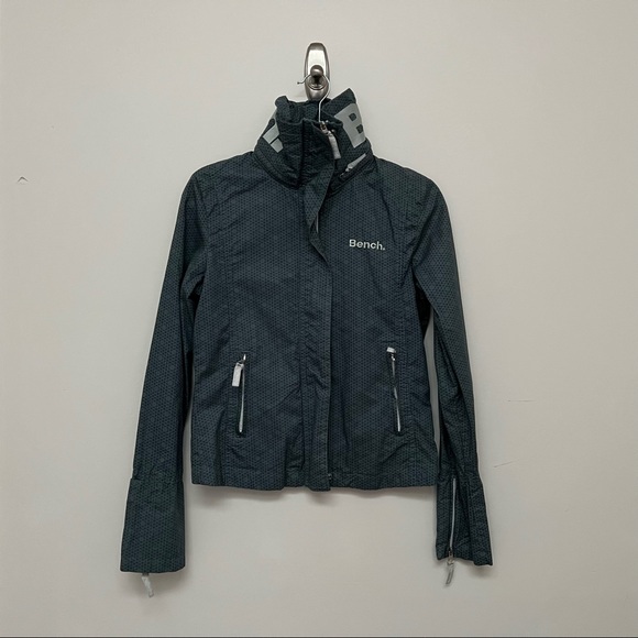 Bench jacket NWT lightweight foldable hood fitted blue triangle contemporary - Picture 1 of 8